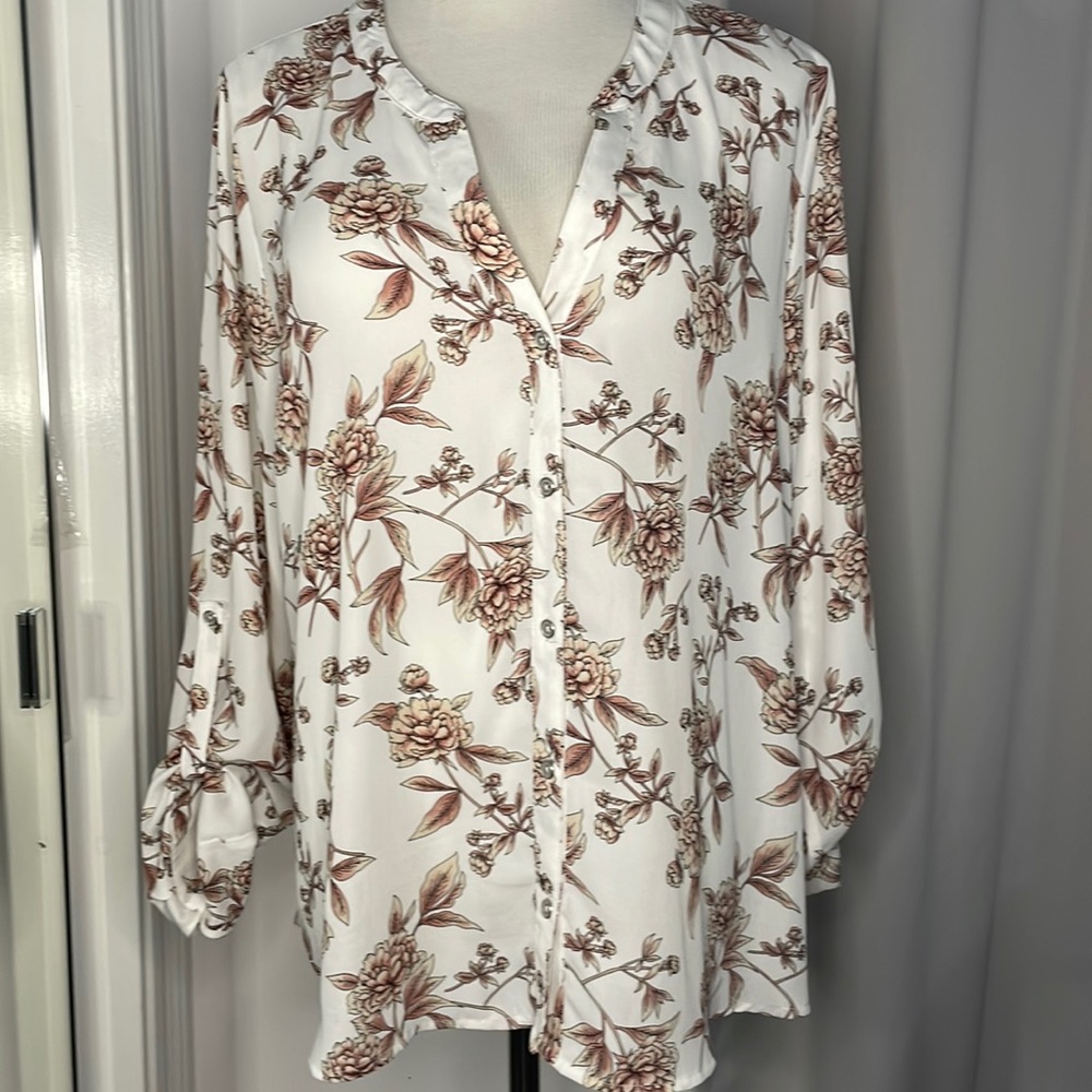 Forever 21+ White w/pink Floral button down with silver colored buttons! Size 1X